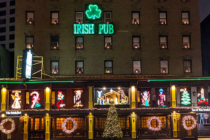 THE IRISH PUB CHRISTMAS SPECTACULAR