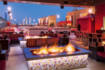 Golden Nugget H2O Seating with Firepits.